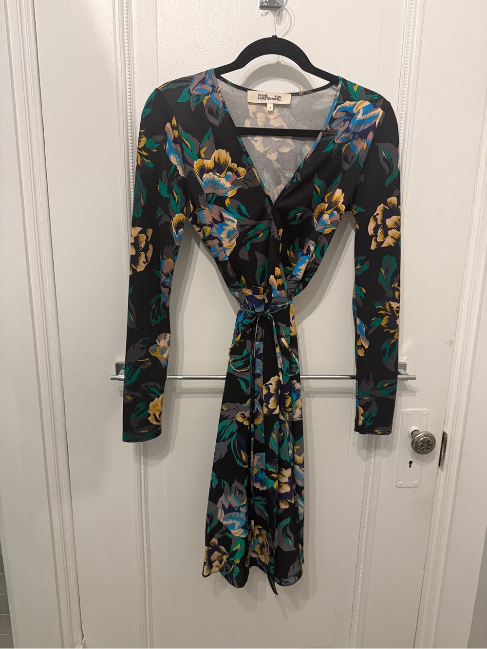 Diane von Furstenberg DVF 100% Silk Floral Wrap Dress Size 2